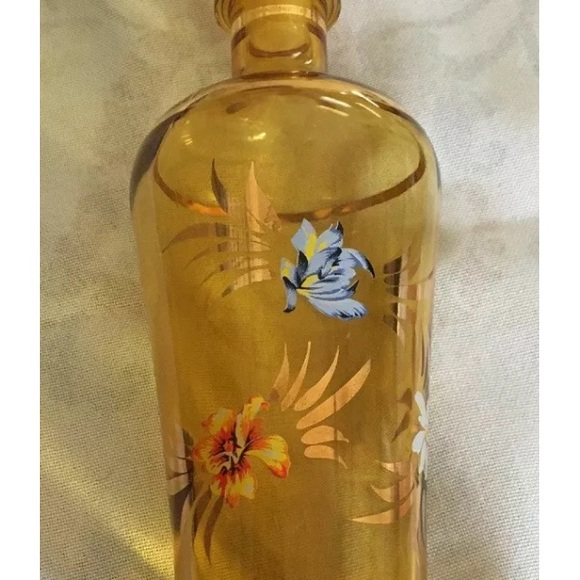 Vintage wine- drink decanter. Pretty floral design - Picture 4 of 8